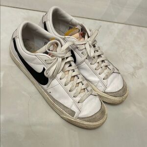 Nike White and Black Sneakers